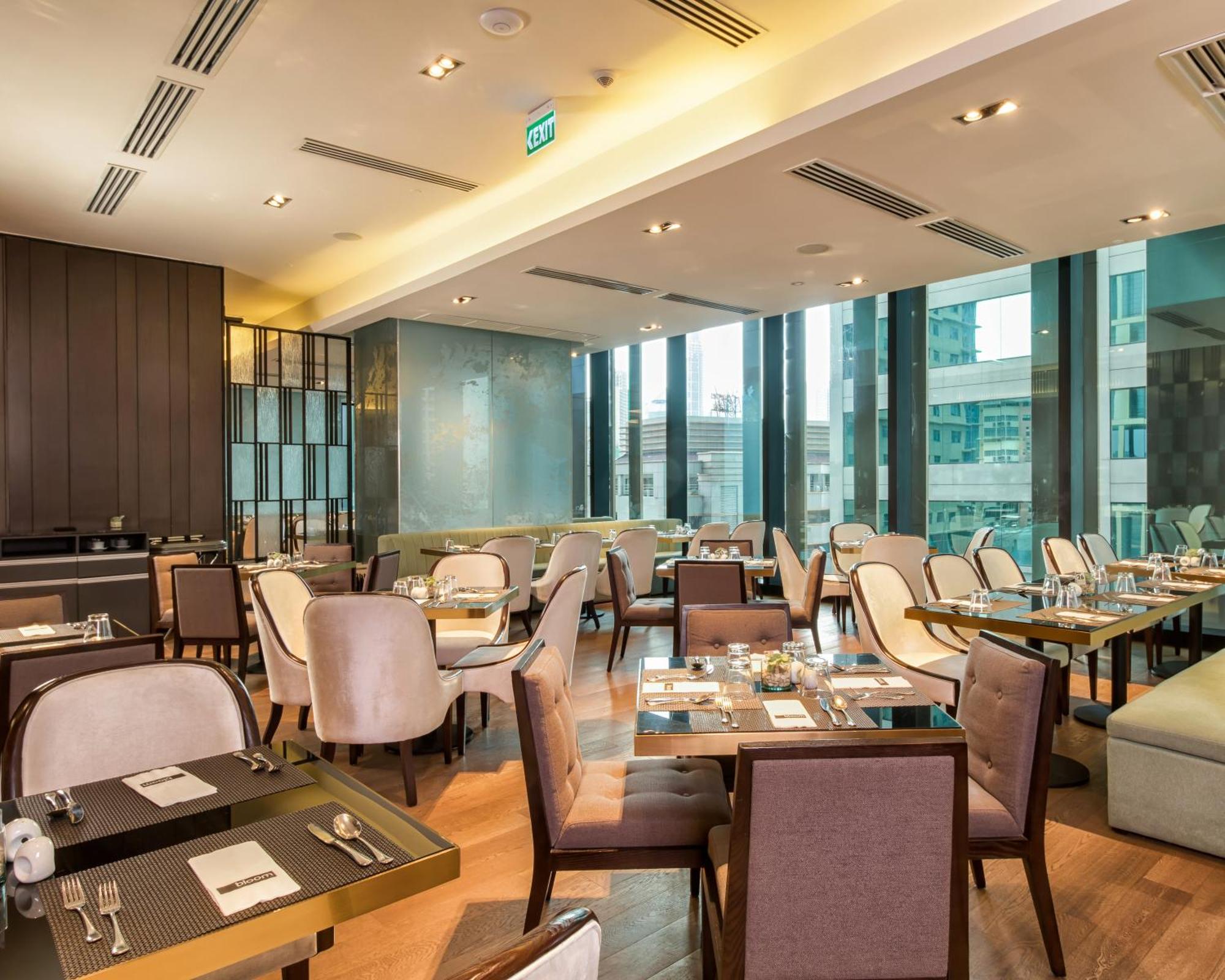 Отель Oakwood Makati Avenue Макати Экстерьер фото