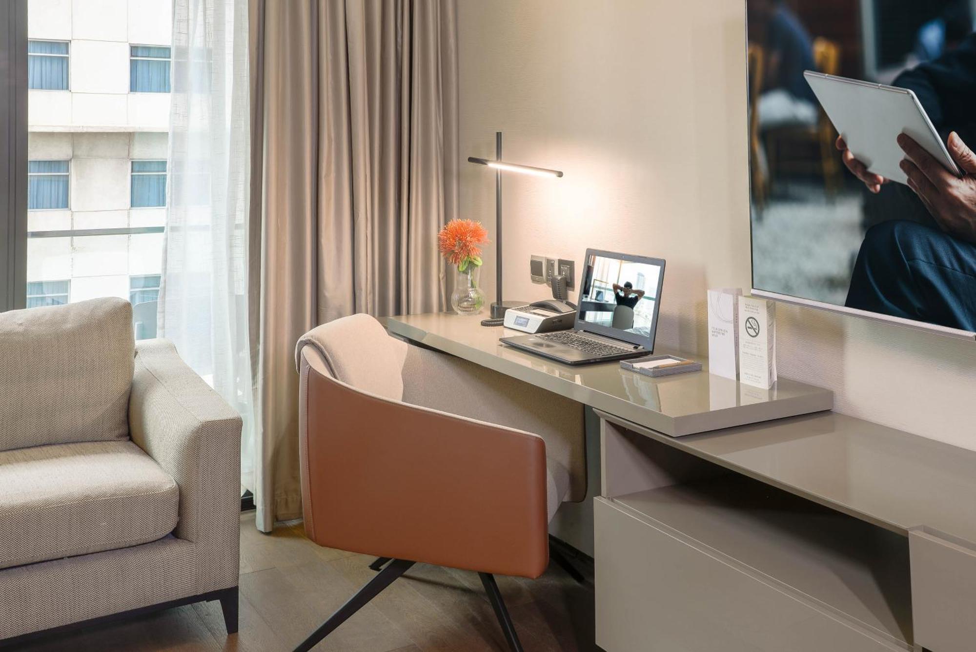 Отель Oakwood Makati Avenue Макати Экстерьер фото
